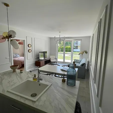 Nowoczesny Nad Morzem Z Tarasem Apartamento Grzybowo (West Pomeranian)